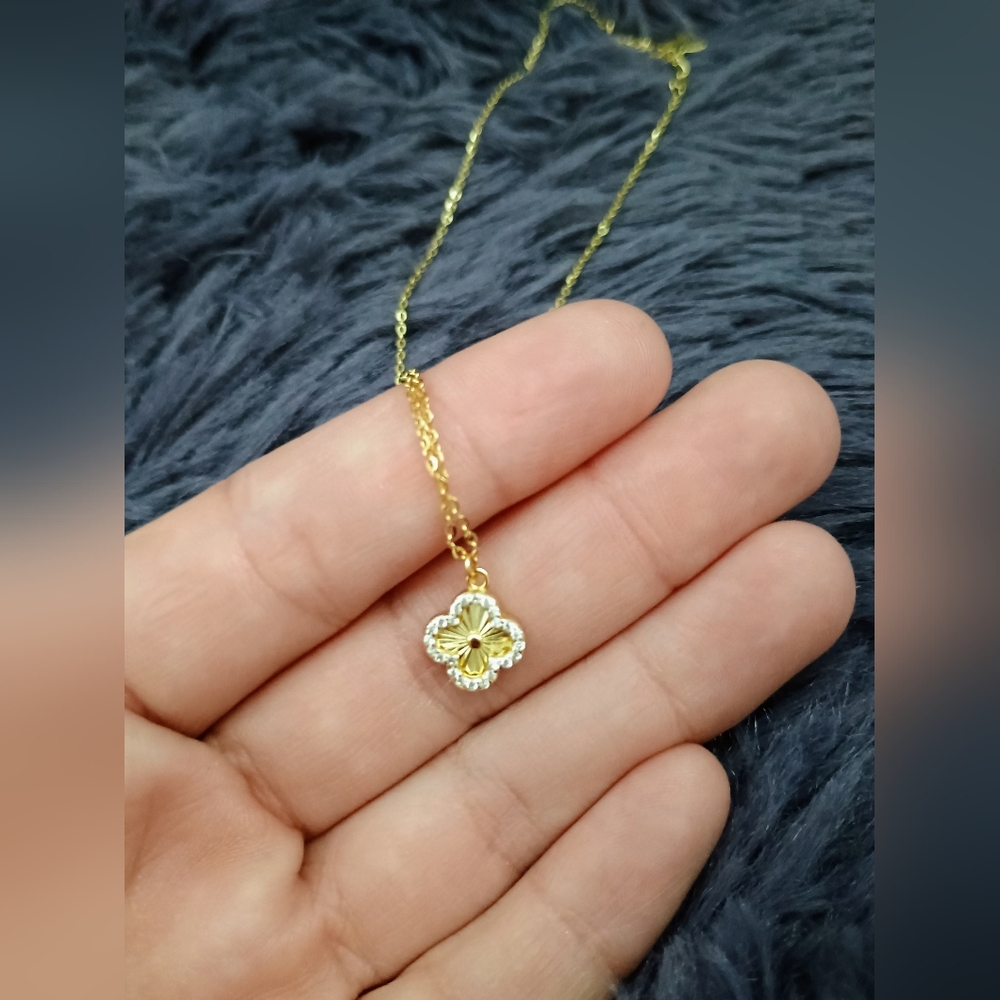 Elegant Gold Steffy Clover Pendant Necklace